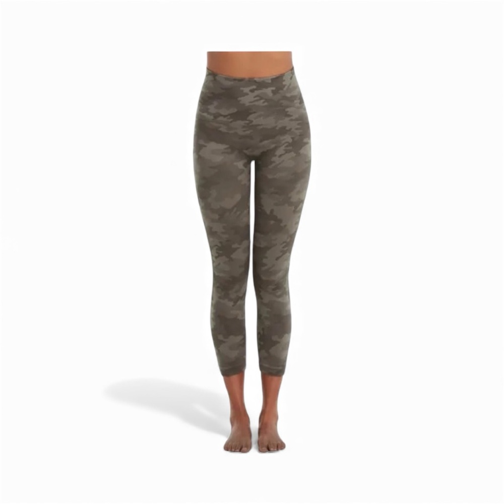 SPANX Look At Me Now Seamless Leggings Green Camo. Size Small. 7/8